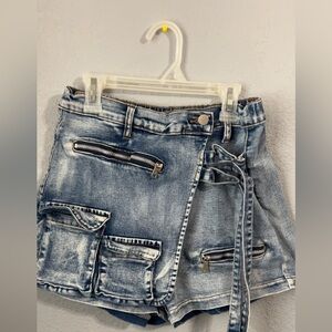 Stylish Denim Wrap Skort with Zipper Details